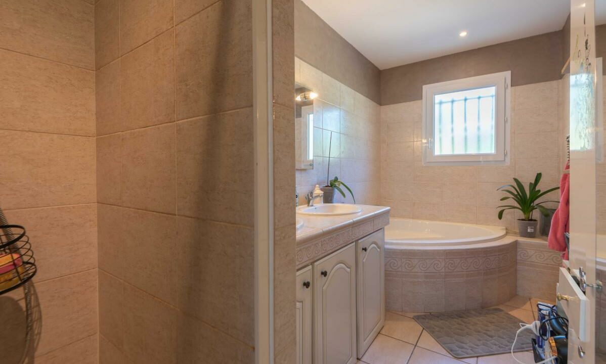 3012-02122025-183752-12