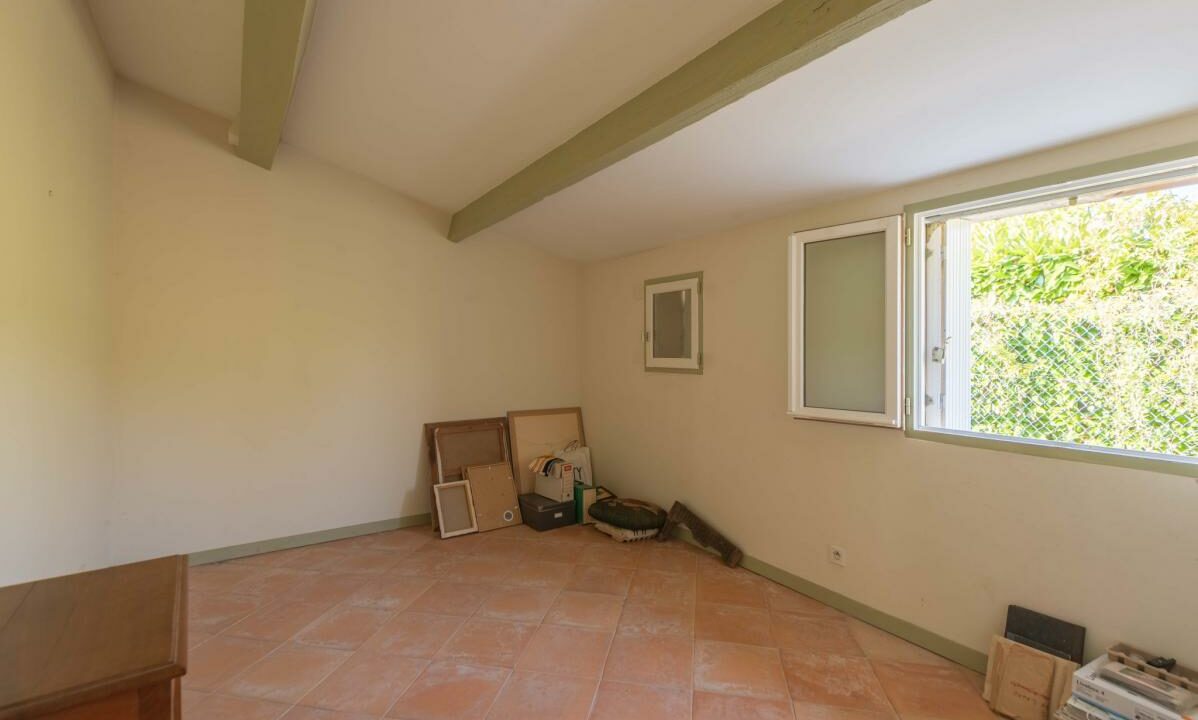 3018-11122025-231158-9