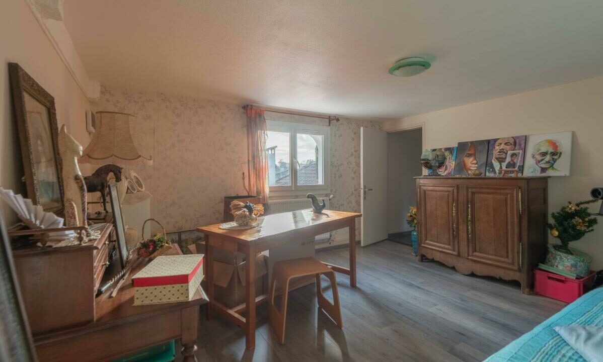 3024-11122025-231203-9